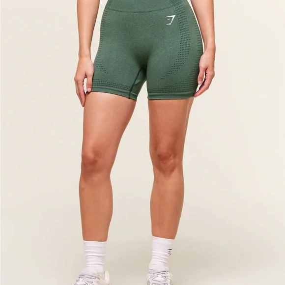 Gymshark Black Seamless Sports Bra and High-Waist Shorts Set - Picture 4 of 4